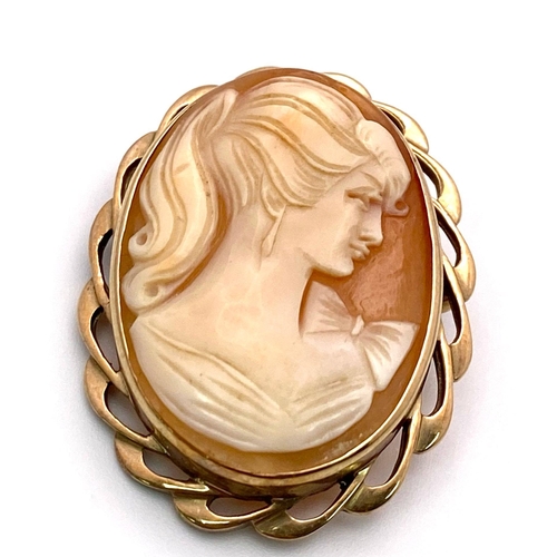 472 - A Vintage 9K Gold Cameo Brooch. Full UK hallmarks. 4cm.
9.93g total weight.