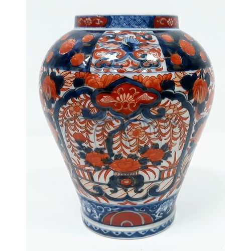 440 - Stunning large Antique Japanese Meiji Period Porcelain Imari Vase. Exceptional quality, measures 9 i... 