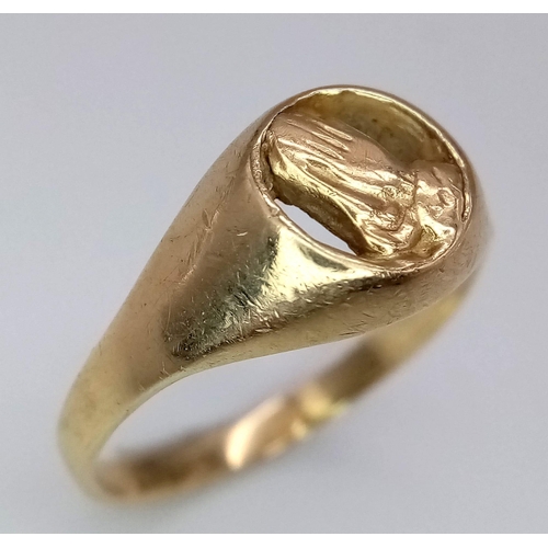 1340 - A Vintage 9K Yellow Gold 'See no Evil' Signet Ring. Size M/N.
3.08g weight.