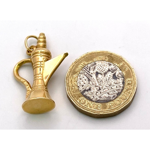 212 - An 18K Yellow Gold Middle-Eastern Coffee Pot Pendant/Charm. 3cm. 2.7g weight.