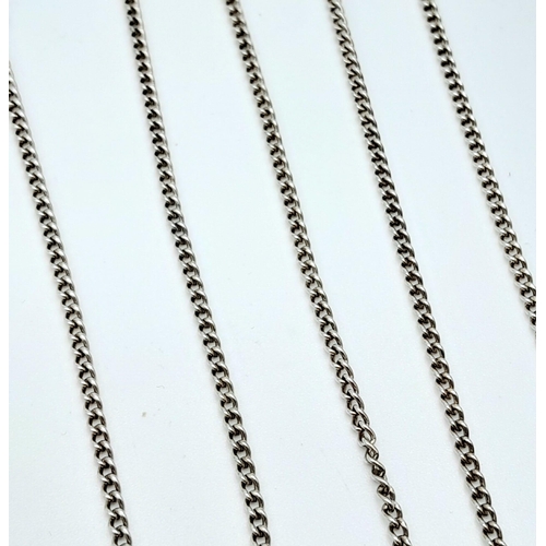 770 - A 60cms SOLID SILVER CURB CHAIN .  6.8gms