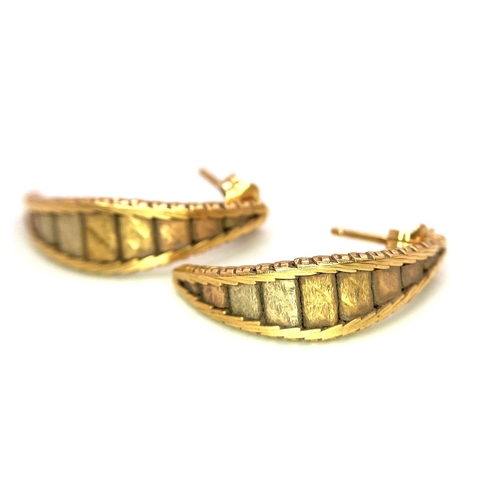 117 - A Lovely Pair of 18K Tri-Colour Gold Crescent Earrings. 4.4g total weight.