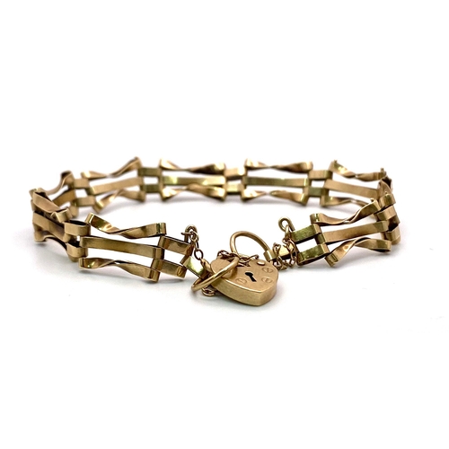171 - A Vintage 9K Yellow Gold 'Bow Tie' Gate Bracelet - with heart clasp and safety chain. 16cm. 6.75g we... 
