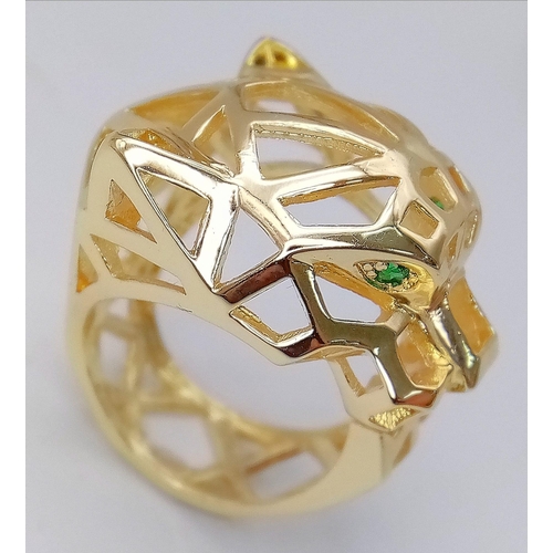 146 - A very glamorous, ART DECO, designer style, PANTHER ring. Yellow metal (untested) with green stone e... 