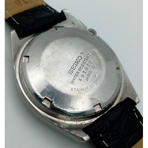 418 - A Vintage Seiko 5 Automatic 21 Jewels Gents Watch. Black leather strap. Stainless steel case - 37mm.... 