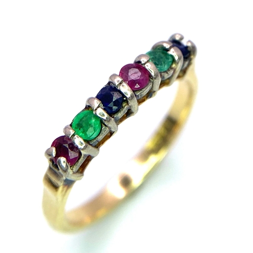 134 - A 18K YELLOW GOLD SAPPHIRE, EMERALD & RUBY 6 STONE RING 2.9G SIZE L