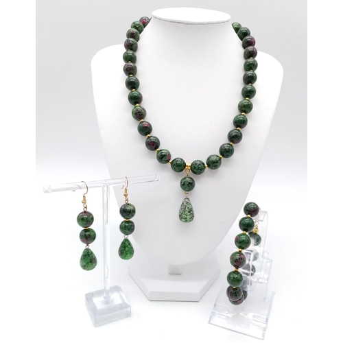 139 - A wonderful set of natural Ruby-Zoisite necklace, bracelet and earrings set sterling silver and gold... 