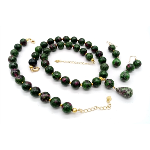 139 - A wonderful set of natural Ruby-Zoisite necklace, bracelet and earrings set sterling silver and gold... 