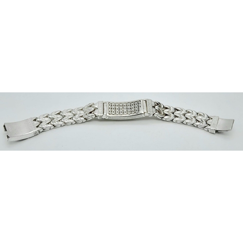 188 - Of special interest to Feng Shui followers, a gents, substantial, Chinese, silver, bracelet with a p... 