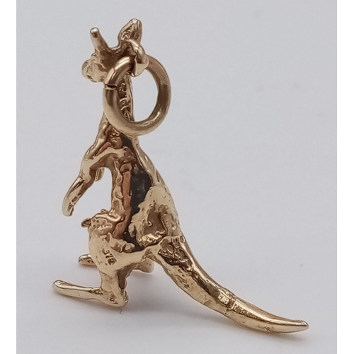 463 - A 9K YELLOW GOLD KANGEROO CHARM / PENDANT 3.98G 24mm x 23mm
ref: SC 4035