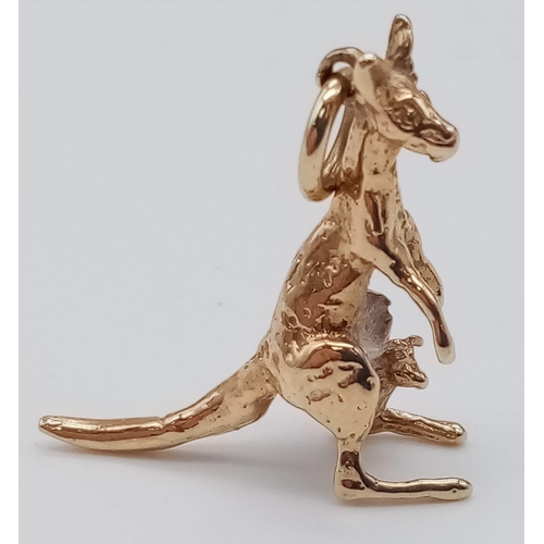 463 - A 9K YELLOW GOLD KANGEROO CHARM / PENDANT 3.98G 24mm x 23mm
ref: SC 4035