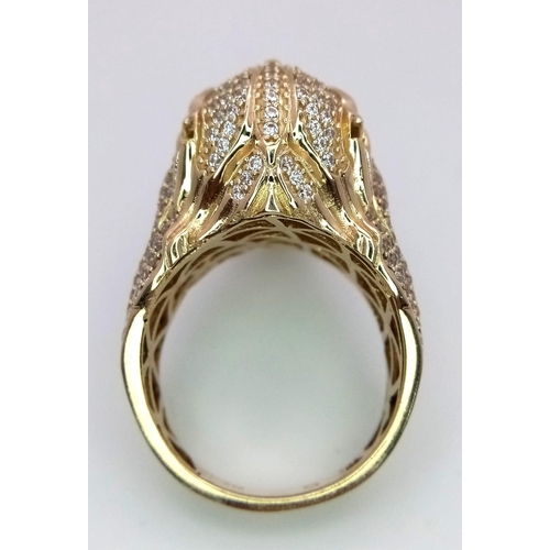 79 - A 9K YELLOW GOLD STONE SET LIONS HEAD RING. 11.5G. SIZE T