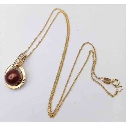 393 - A 14K YELLOW GOLD BROWN PEARL AND DIAMOND SET PENDANT ON CHAIN 3.6g , 40.5cm length. 22mm drop