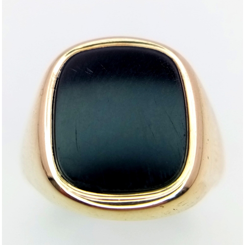 198 - A 9K YELLOW GOLD ONYX SET CUSHION SHAPED SIGNET RING 6.9G SIZE R
ref: A/S 4002