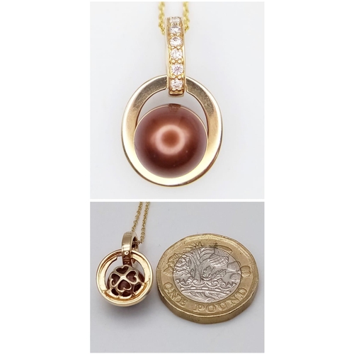 393 - A 14K YELLOW GOLD BROWN PEARL AND DIAMOND SET PENDANT ON CHAIN 3.6g , 40.5cm length. 22mm drop