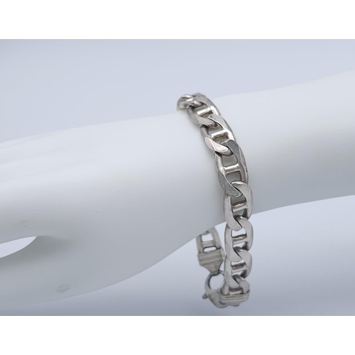 779 - A STERLING SILVER ANCHOR LINK BRACELET 37.5G 21.5cm length
ref: A/S 4021