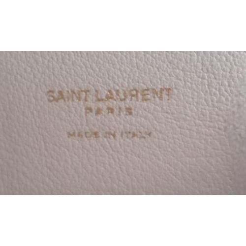 158 - Saint Laurent Tote Bag.
Quilted leather stitched and sizable bag for any shopping occasion. Measures... 