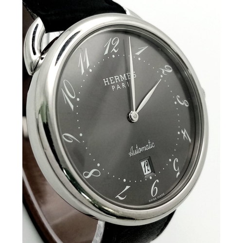 248 - A HERMES OF PARIS STAINLESS STEEL AUTOMATIC GENTS WRIST WATCH ON A BLACK LEATHER STRAP WITH SILVERTO... 