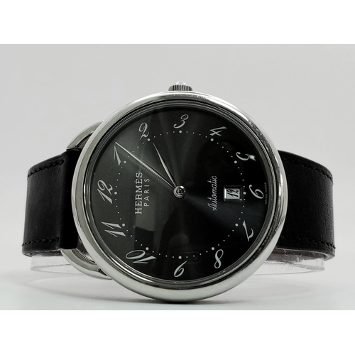 248 - A HERMES OF PARIS STAINLESS STEEL AUTOMATIC GENTS WRIST WATCH ON A BLACK LEATHER STRAP WITH SILVERTO... 