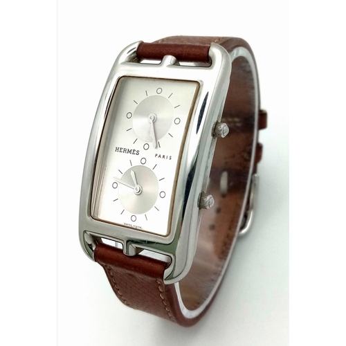 431 - A LADIES DUAL TIME ZONE WATCH BY HERMES OF PARIS IN STAINLESS STEEL AND ON THE ORIGINAL HERMES LEATH... 