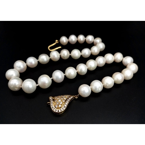 269 - A very glamorous vintage pearl necklace with a beautiful yellow gold asymmetric clasp loaded with ro... 