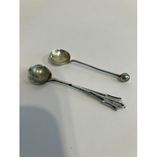 343 - 2 x Antique SILVER CONDIMENT SPOONS. Full Birmingham hallmarks for 1898 and 1910.