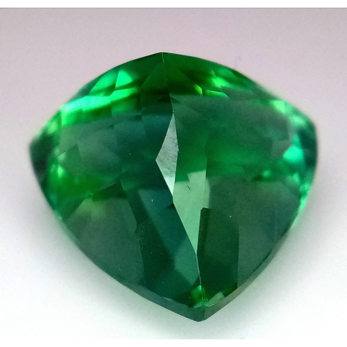 452 - A Beautiful 19ct Trillion Cut Green Grandidierite Faceted Gemstone. No visible marks or inclusions. ... 