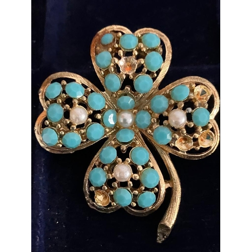 462 - Fabulous Selection of VINTAGE BROOCHES To include large Jewelled Quality Pieces. Please see all pict... 