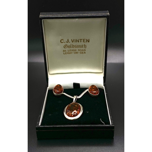 746 - Excellent Condition, Sterling Silver Amber Cabochon Necklace and Earring Set. 
44cm Length Sterling ... 