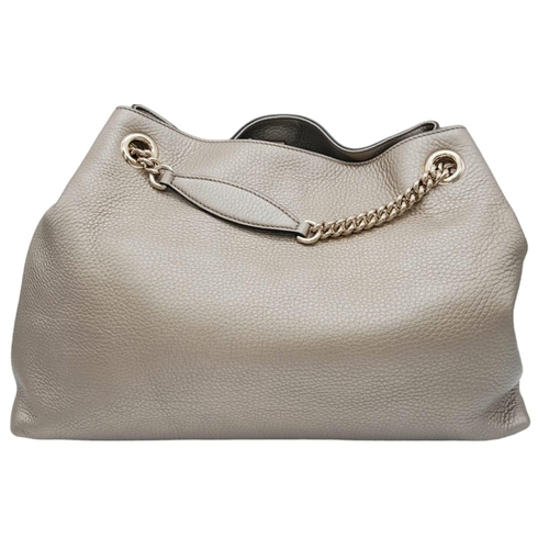 145 - Gucci Soho Shoulder Bag.
Grained champagne leather with Silver toned hardware. Two chain-link should... 