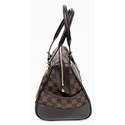 199 - Luis Vuitton Berkeley Bag.
Quality leather with Damier canvas, Damier Ebene pattern. Gold toned hard... 