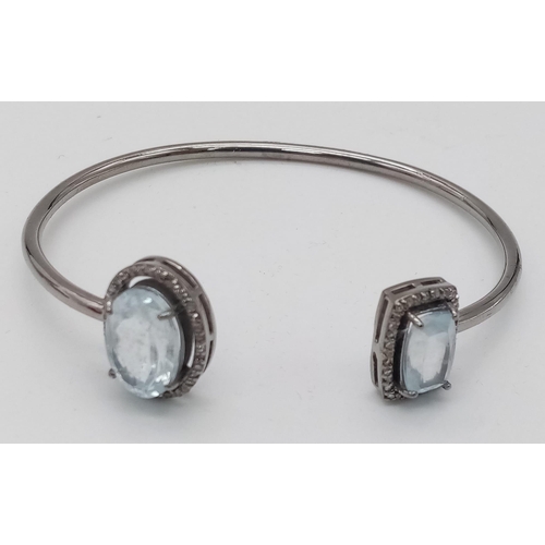 137 - An Aquamarine Cuff Bangle with Rose-Cut Diamond Halos. Set in 925 Sterling silver. Aquamarine - 8.75... 