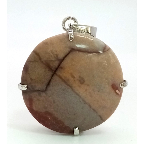 1226 - An Round-Cut Agate Pendant set in 925 Sterling silver. 35mm diameter. Comes with a presentation case... 