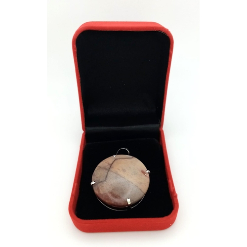 1226 - An Round-Cut Agate Pendant set in 925 Sterling silver. 35mm diameter. Comes with a presentation case... 