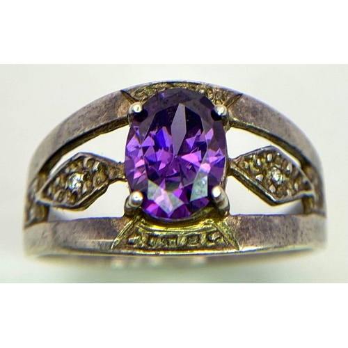 1525 - An Amethyst and 925 Silver Ring. Size P.