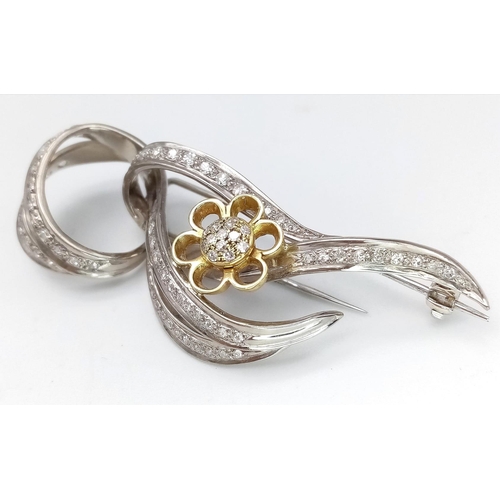 1554 - Diamond encrusted 18kt White & Yellow Gold Brooch.
Beautifully woven White Gold design, adorned with... 