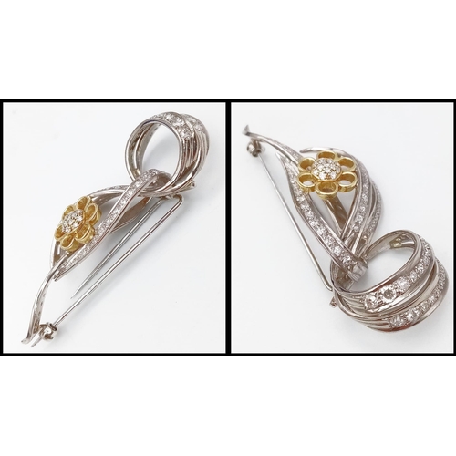 1554 - Diamond encrusted 18kt White & Yellow Gold Brooch.
Beautifully woven White Gold design, adorned with... 