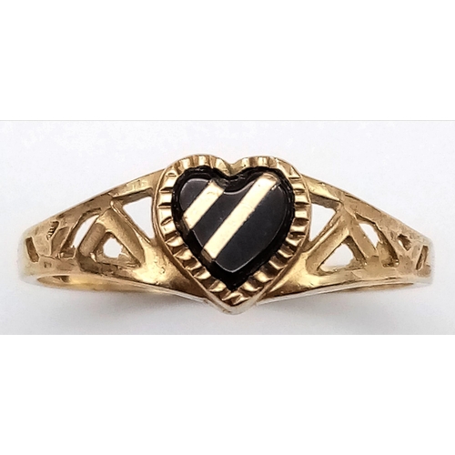 852 - A 9K Yellow Gold and Onyx Heart Solitaire Ring. Size N. 1.38g total weight.