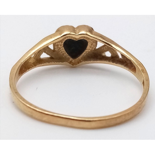 852 - A 9K Yellow Gold and Onyx Heart Solitaire Ring. Size N. 1.38g total weight.