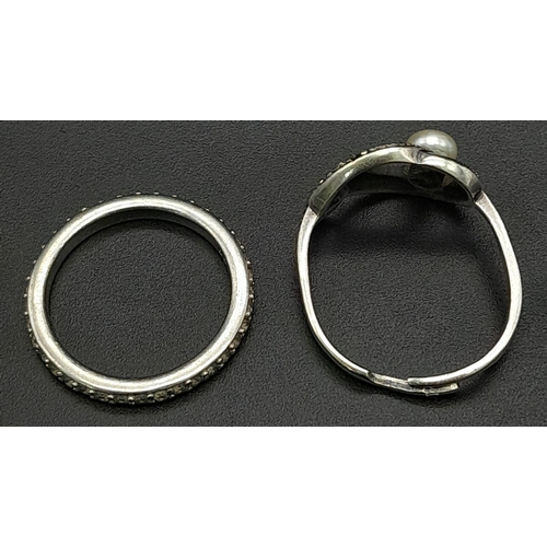 1529 - Pair of Sterling Silver Rings.
A sparkly, Diamonique Cubic Zirconia, Size: K and a vintage Cultured ... 