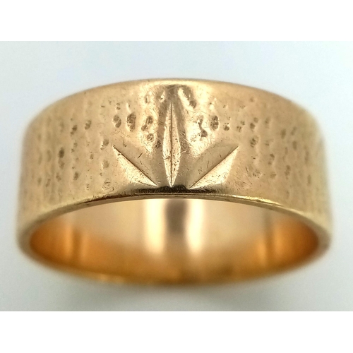 1535 - A 9K yellow gold band ring, fully hallmarked, with an engraved design. Ring size: P, weight: 5g.