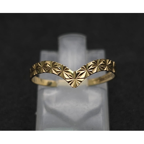 1732 - A Vintage 9K Yellow Gold Chevron Ring. Size M. 0.62g