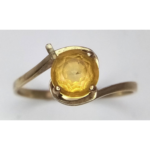 1557 - A Vintage 9K Yellow Gold Citrine Crossover Ring. Size L. 1.11g total weight.