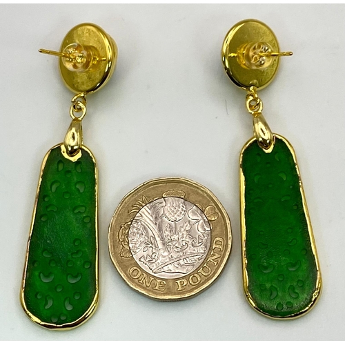 1445 - An intricate, gold plated, hand-carved green jade and natural pearl earrings set. Length: 5 cm,