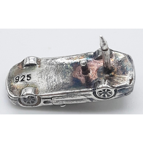 1113 - A Sterling Silver Mercedes  Pin/Badge.
Needs backing. Comes in presentation box.
Weight: 5.06g