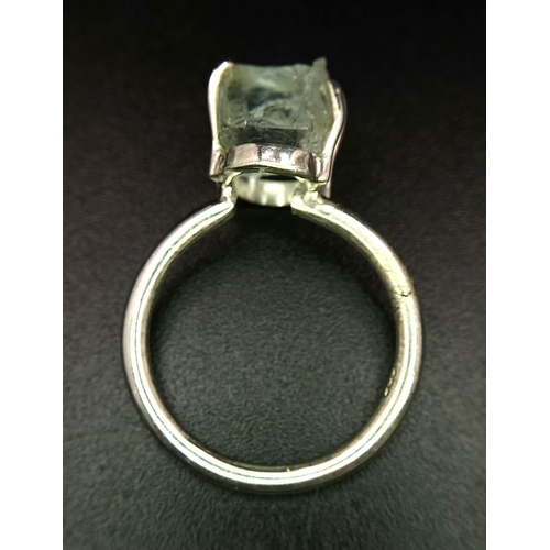 1733 - A Rough Green Amethyst and 925 Silver Ring. Size N. Ref: VO  - 1660.