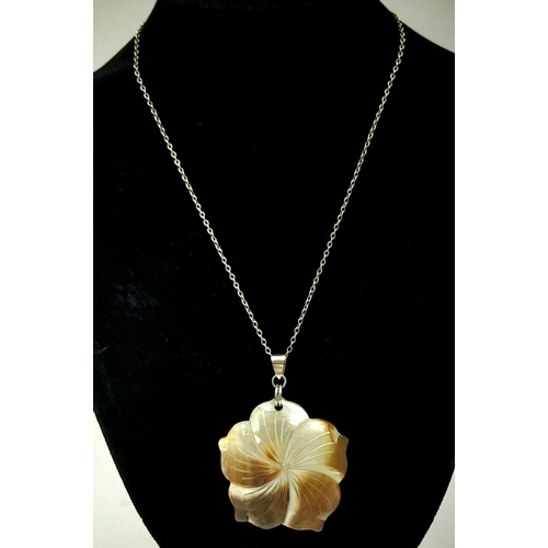 1084 - A large pendant made out of shell on a 925 silver necklace, Diameter 45mm, Chain length 22cm