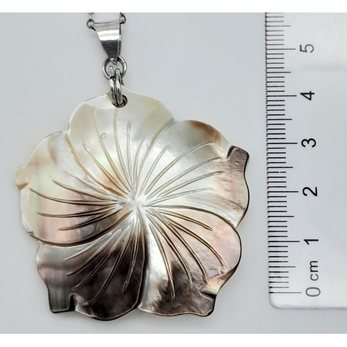 1084 - A large pendant made out of shell on a 925 silver necklace, Diameter 45mm, Chain length 22cm