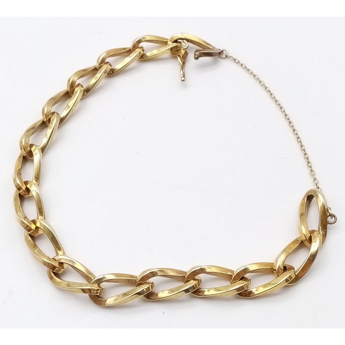 82 - A Vintage Chunky 9K Yellow Gold Curb Link Bracelet. 19cm. 25.45g weight.