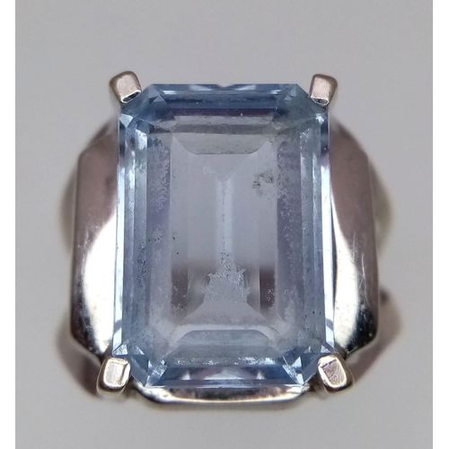 318 - An 18K White Gold Aquamarine Ring. Rectangular step cut on a raised setting. Size O. 5.35g total wei... 